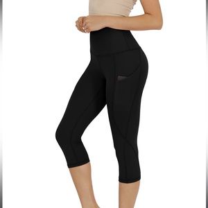 NWT Pocket Capri Leggings